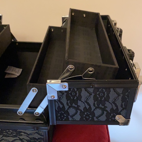 Caboodles Organizing Make Up Case - Picture 5 of 8